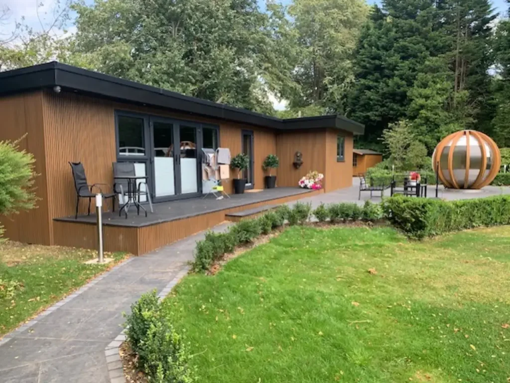 self contained garden annexe in leeds 02