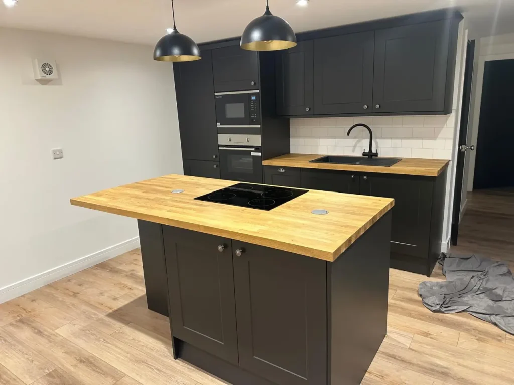 self contained garden annexe in leeds 05