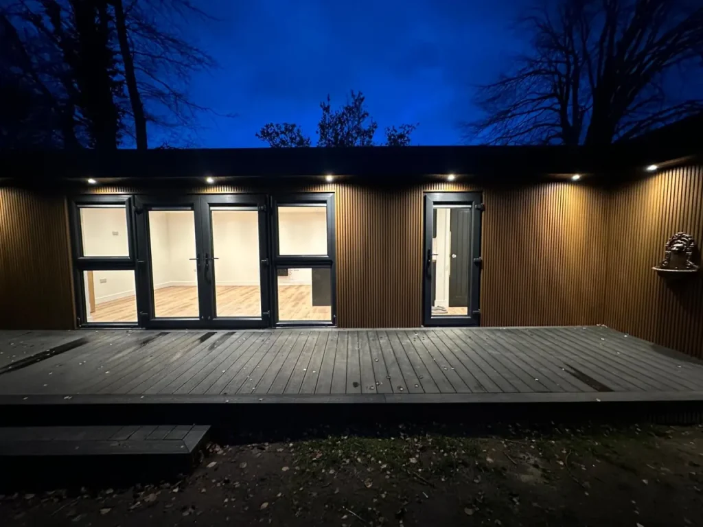 self contained garden annexe in leeds 07