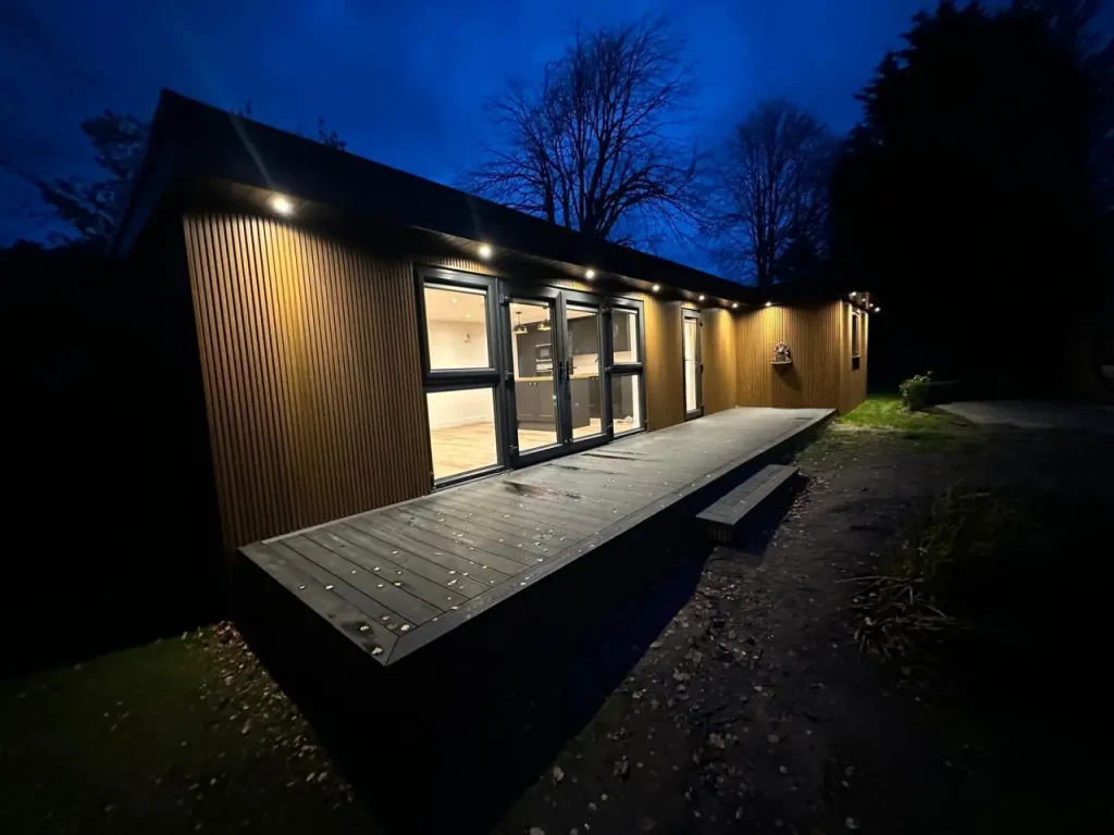self contained garden annexe in leeds 09