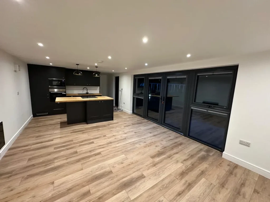 self contained garden annexe in leeds 10